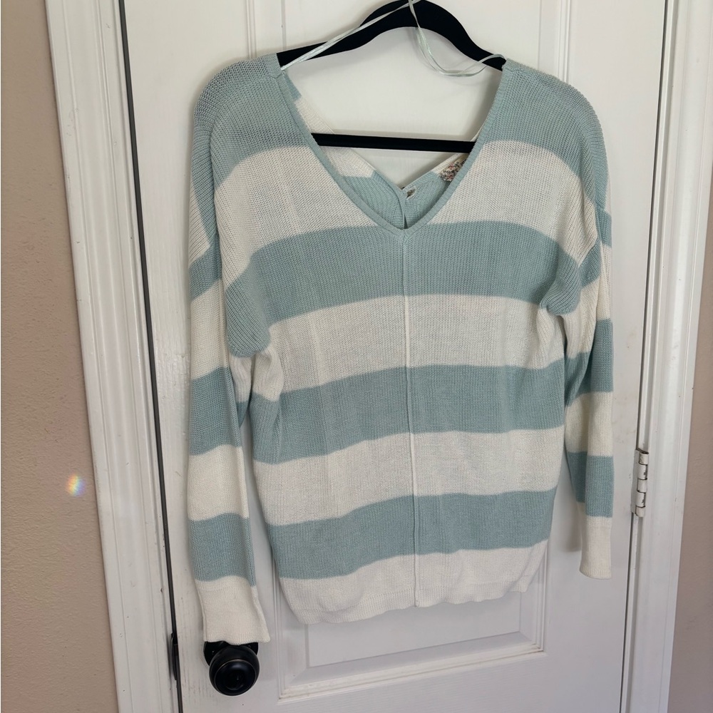 NWT Pink Republic Striped V-Neck Sweater‎ Light Blue and White Back Buttons Sz L